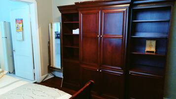 2 slaapkamers, een strijkplank/strijkijzer, gratis wifi, beddengoed