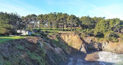 SWEEPING OCEAN FRONT VIEW, PRIVATE & SECLUDED - Cove Suite