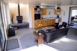 Smart-tv, eldstad, tv-spel och dvd-spelare