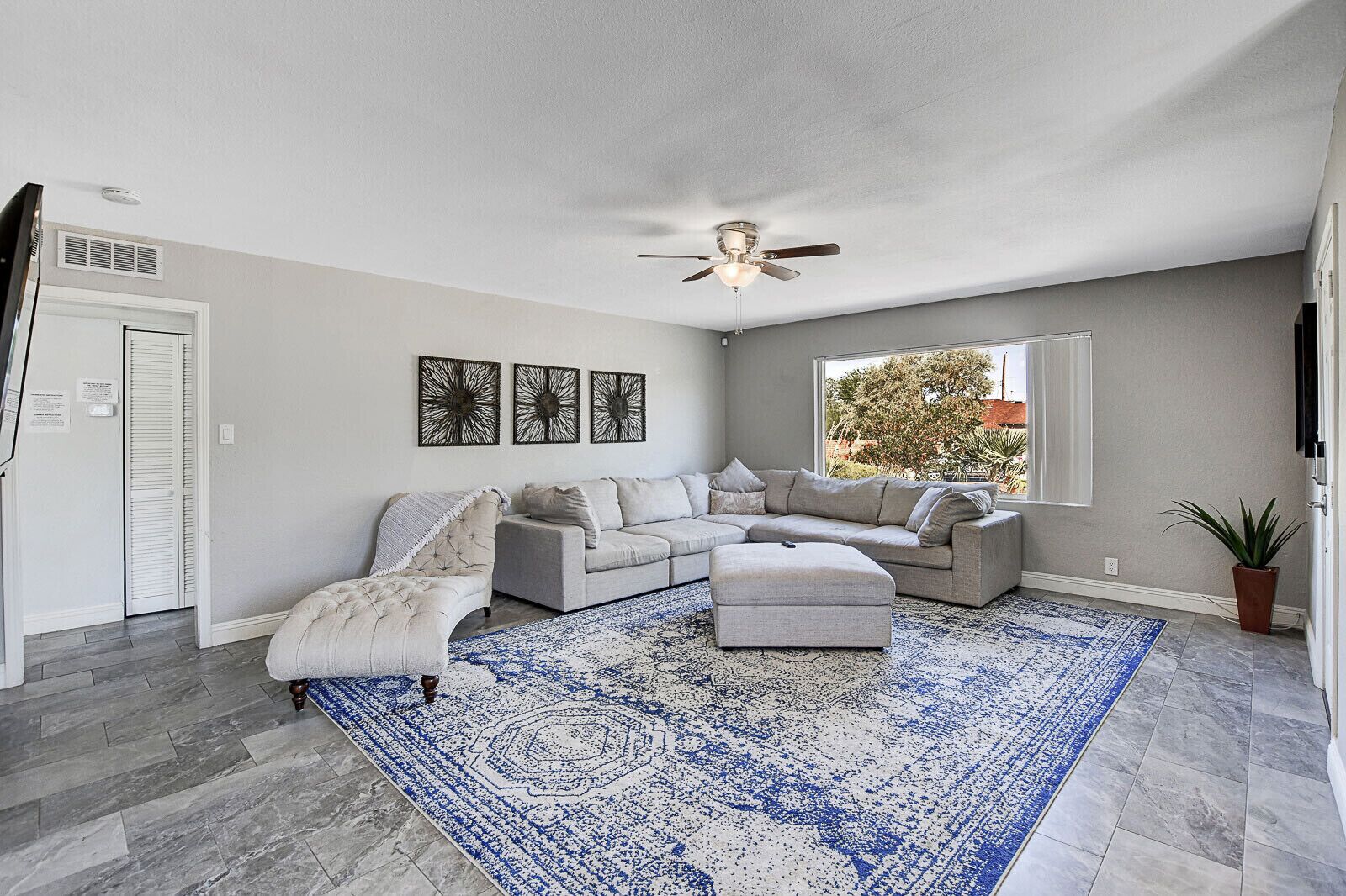 LICENSED, SANITIZED, CLOSE TO THE STRIP 