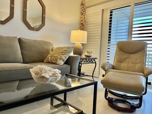 Smart TV, DVD player, ping pong, books - Water and Golf Course View Ocean Club Membership heated pool wifi (Stuart)