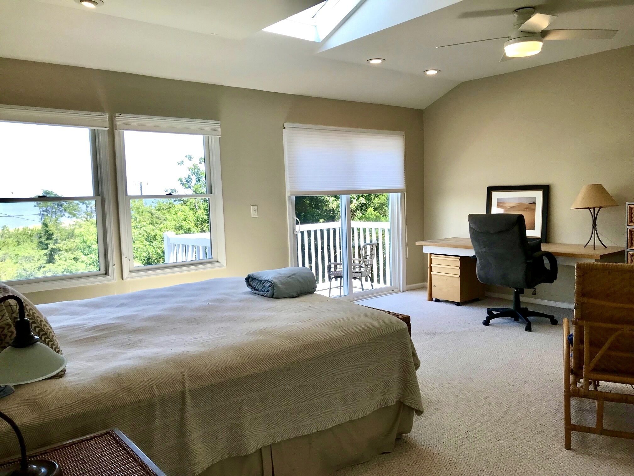 Relaxing Retreat - Steps to the Beach, Gorgeous Views & Private Dock