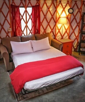 Iron/ironing board, free WiFi, bed sheets