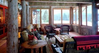 Kaunis Koti reunalla golfkenttä vuoristomaisemat