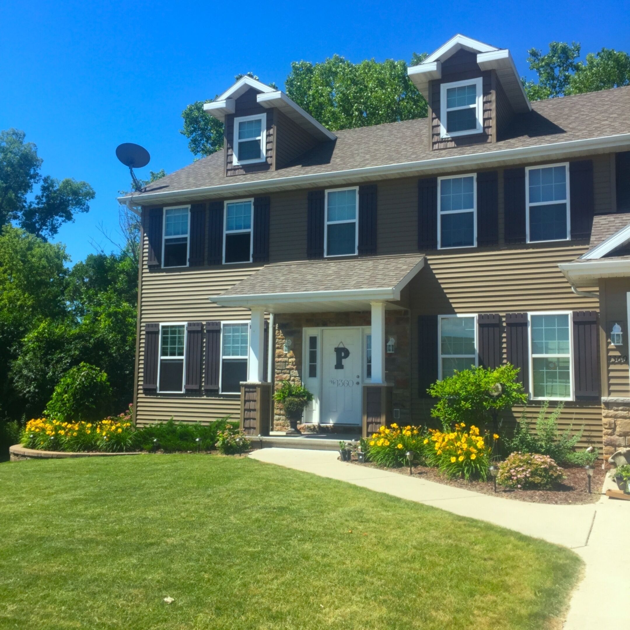 EAA Airventure Home Available w/vehicle available. About 13 mins to EAA grounds.