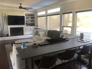 Living area - Perfect Atlanta Super Bowl Retreat in Roswell (Roswell)