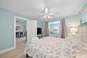6 bedrooms, desk, iron/ironing board, travel crib