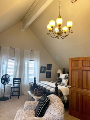Interior - ONE OF ALASKA'S BEST TRAVEL DEALS! (Homer)
