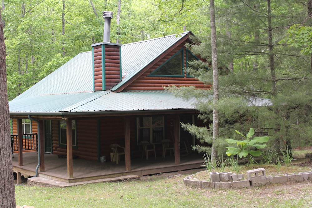Beautiful Log Cabin 4 Horse Stalls and 2 Corrals, Big South Fork National Park.