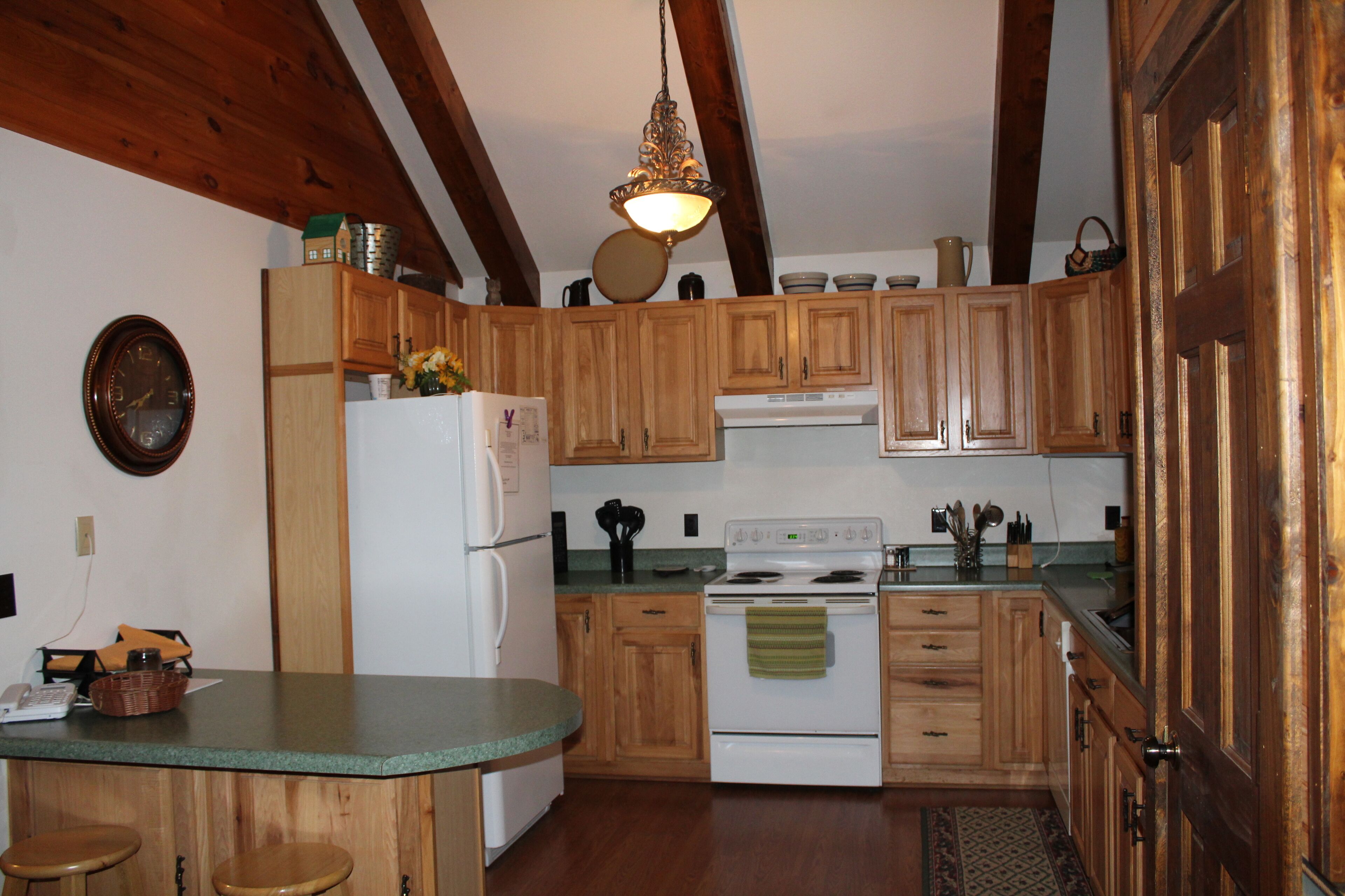 Beautiful Log Cabin 4 Horse Stalls and 2 Corrals, Big South Fork National Park. 