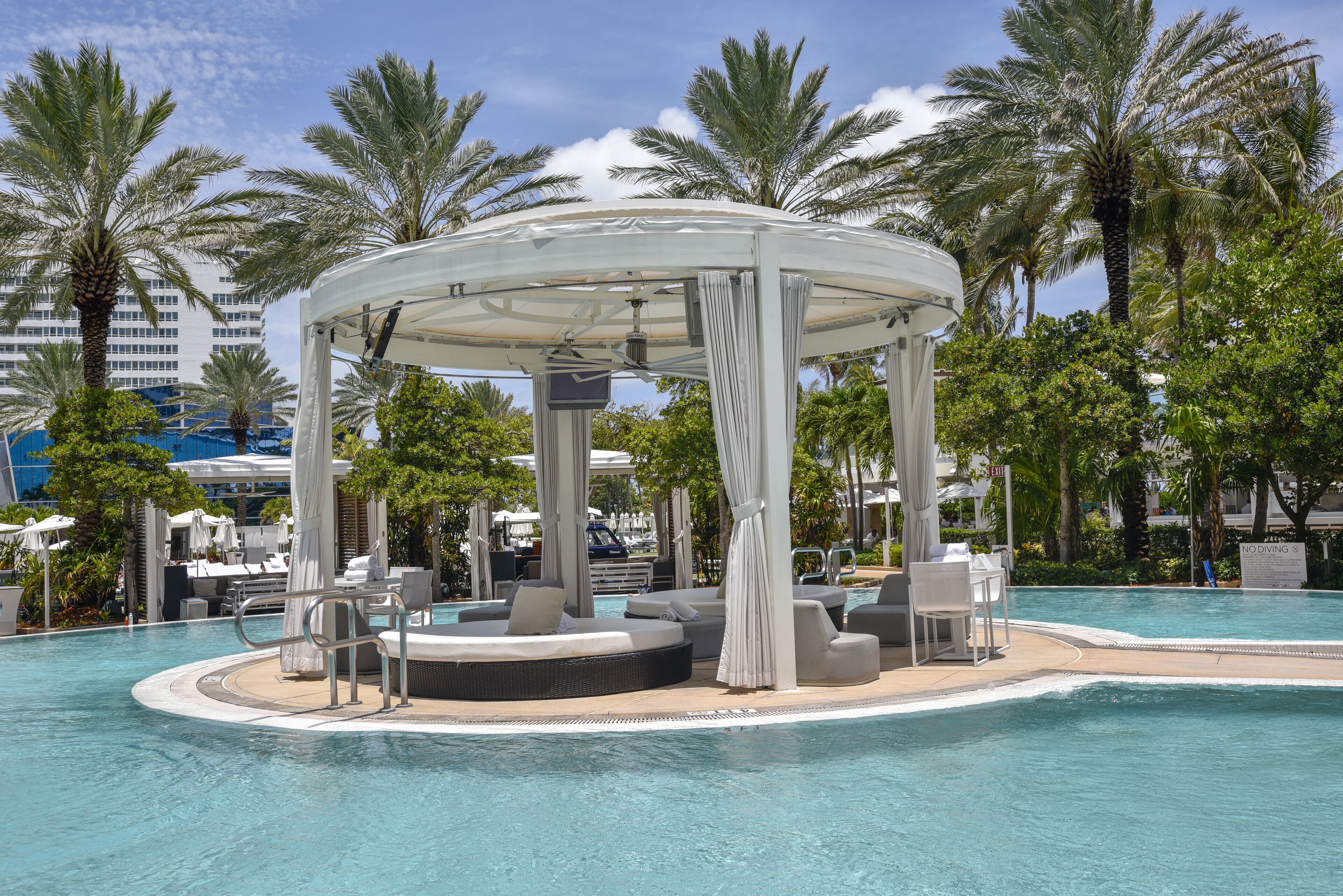 FONTAINEBLEAU HOTEL 30th Fl OCEANFRONT 2 BEDROOM