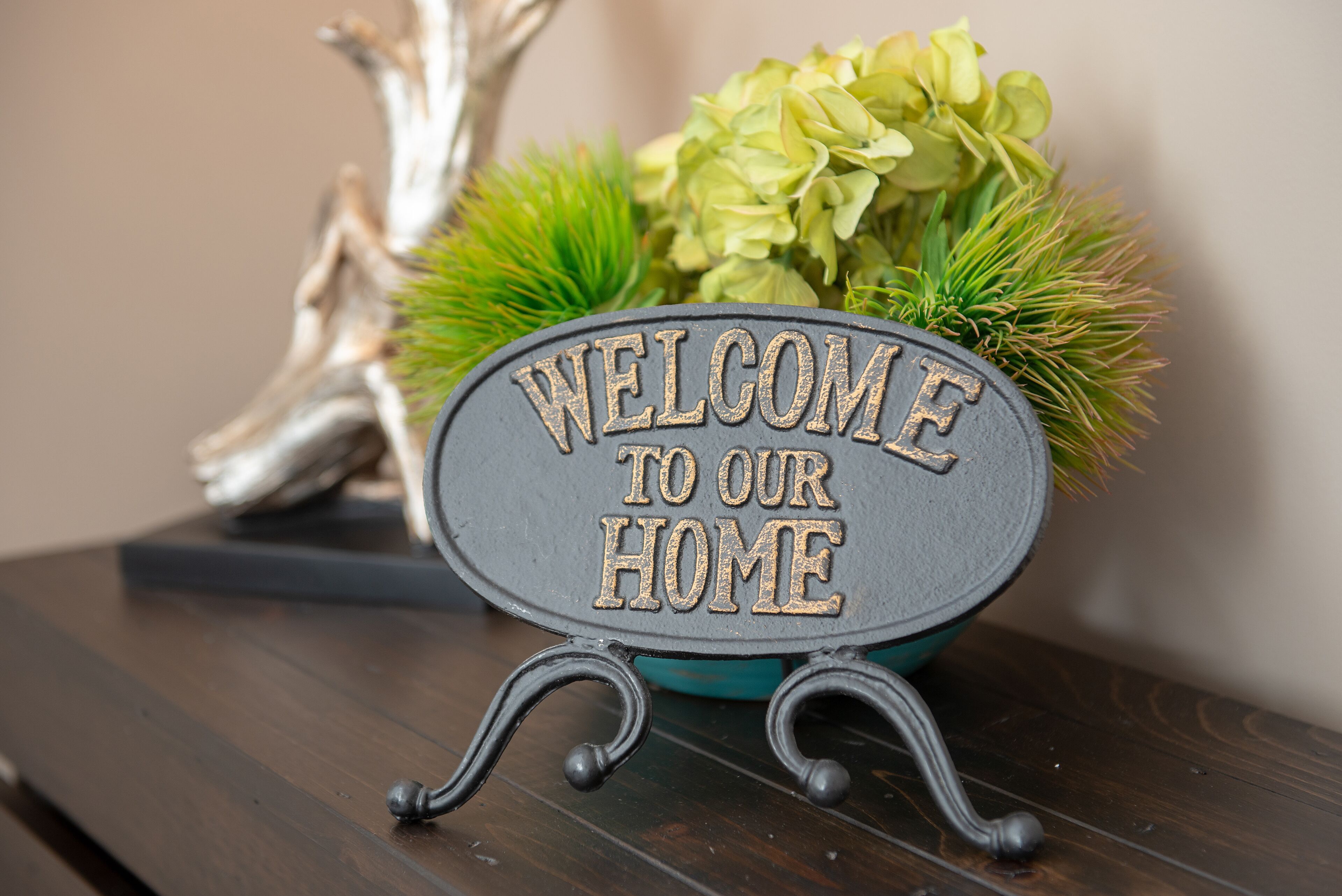 Beautiful Home with Mountain and Lake Views. 3 min walk to beach + 10 to town.  