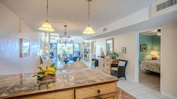 3 makuuhuonetta, silitysrauta/-lauta, vauvan matkasänky, ilmainen Wi-Fi