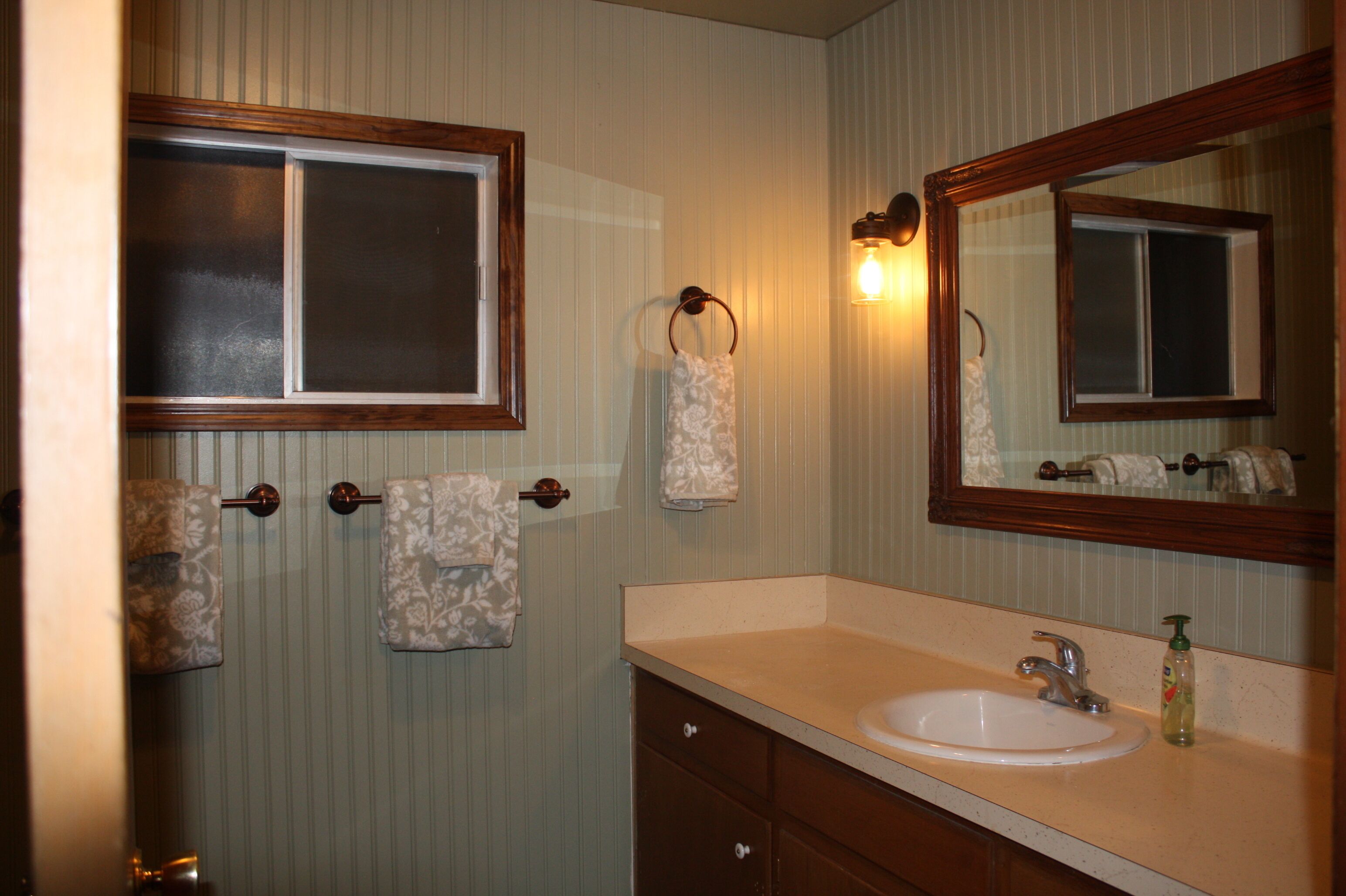 Secluded, cozy cabin  in the heart of Camp Nelson with WIFI and incredible views