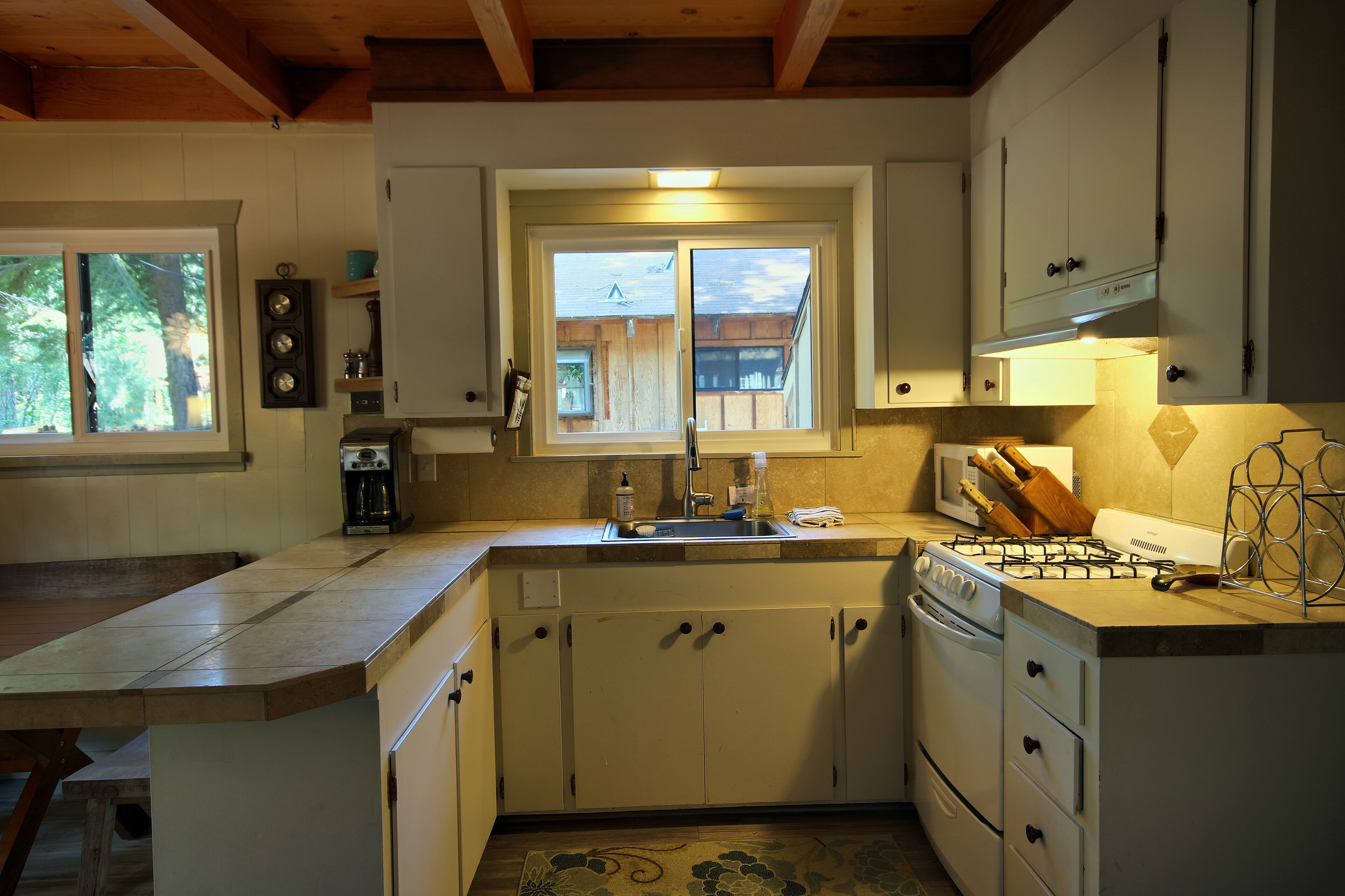 Winter time! Charming Family Friendly - West Shore Tahoe Cabin