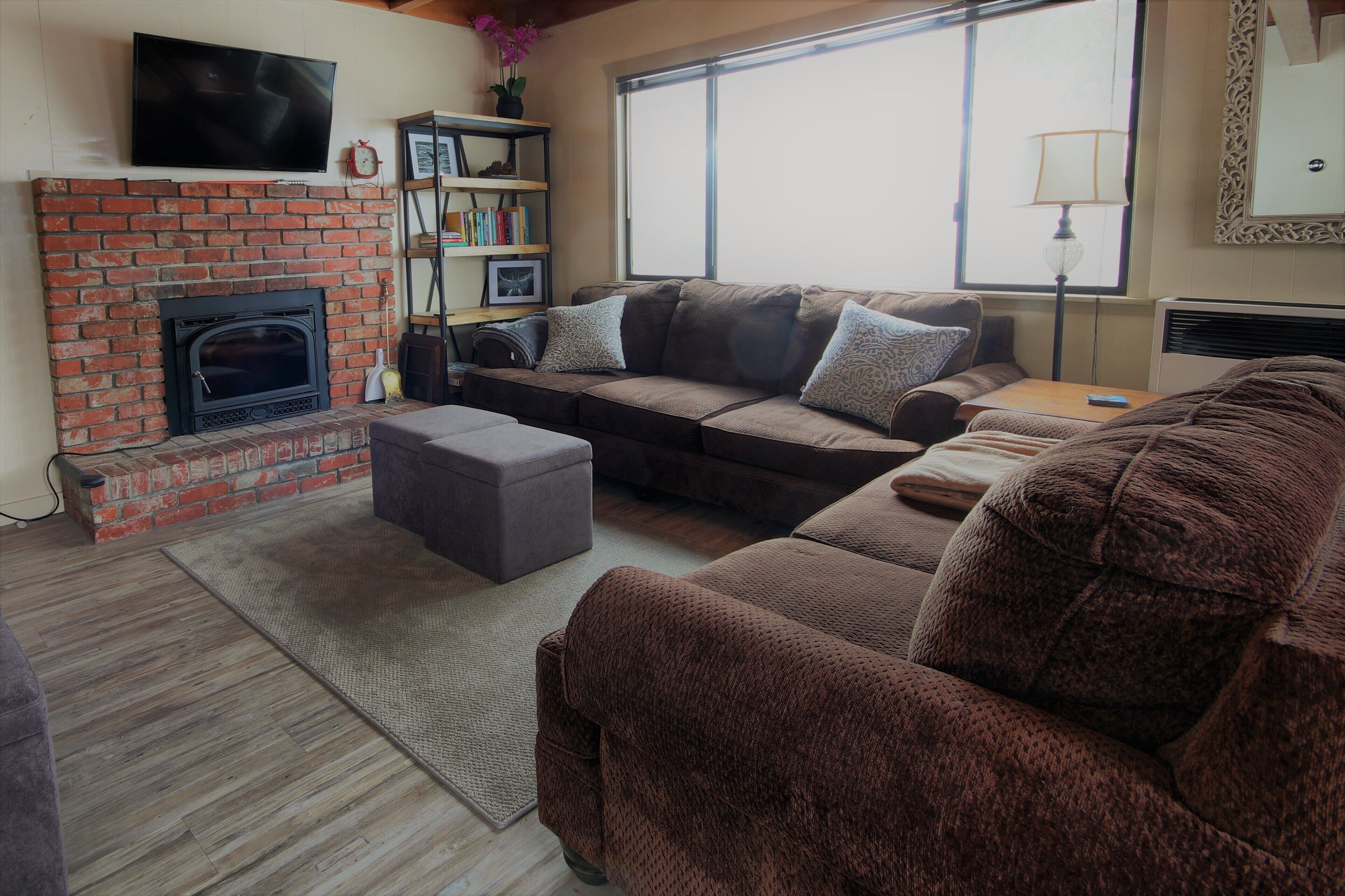 Winter time! Charming Family Friendly - West Shore Tahoe Cabin