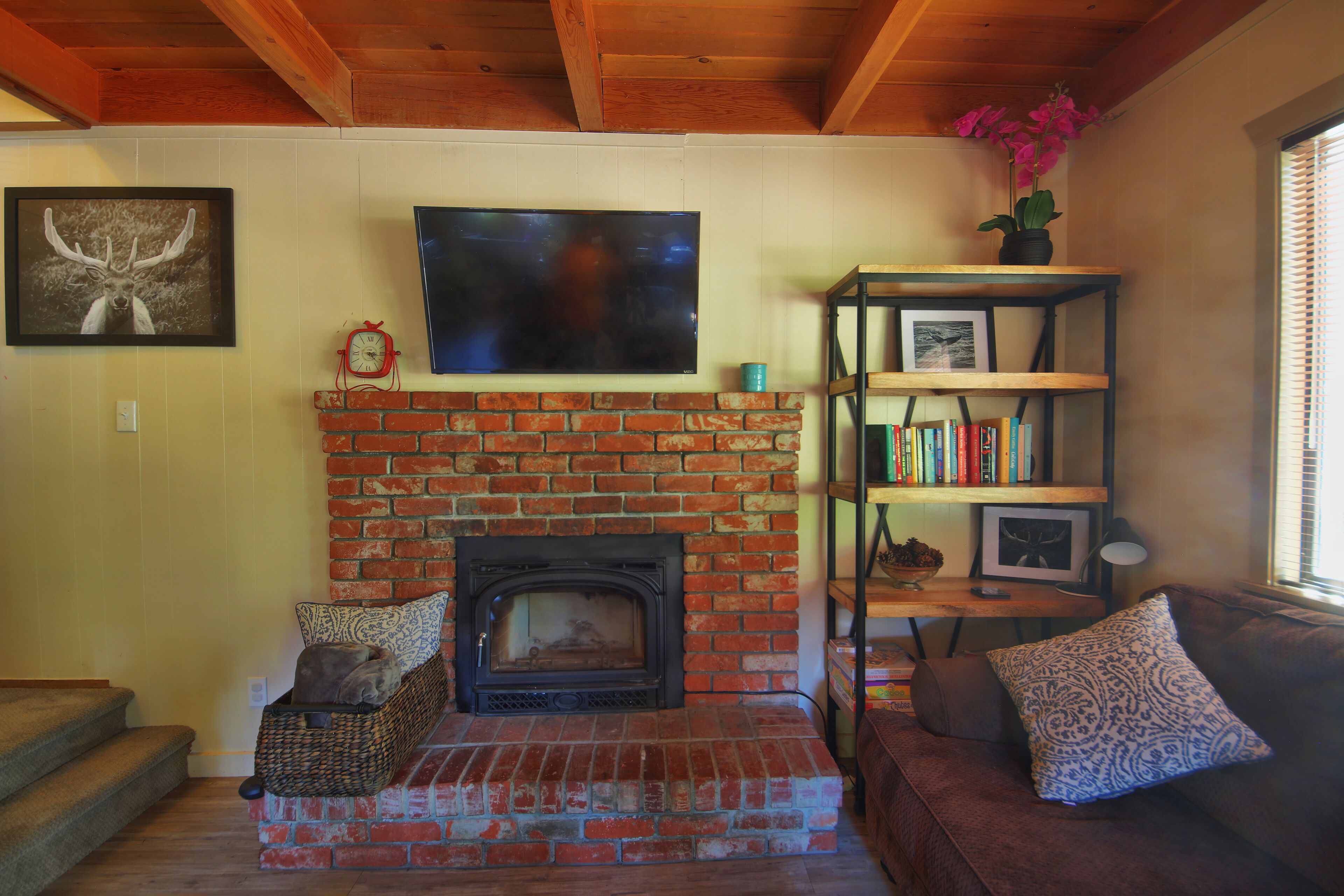 Winter time! Charming Family Friendly - West Shore Tahoe Cabin