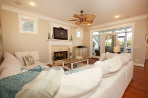 Smart TV, fireplace, DVD player, ping pong