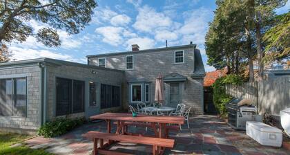 Oceanfront Newly Renov Beach House. Sunroom, Central A/C, etc. On Buzzards Bay!