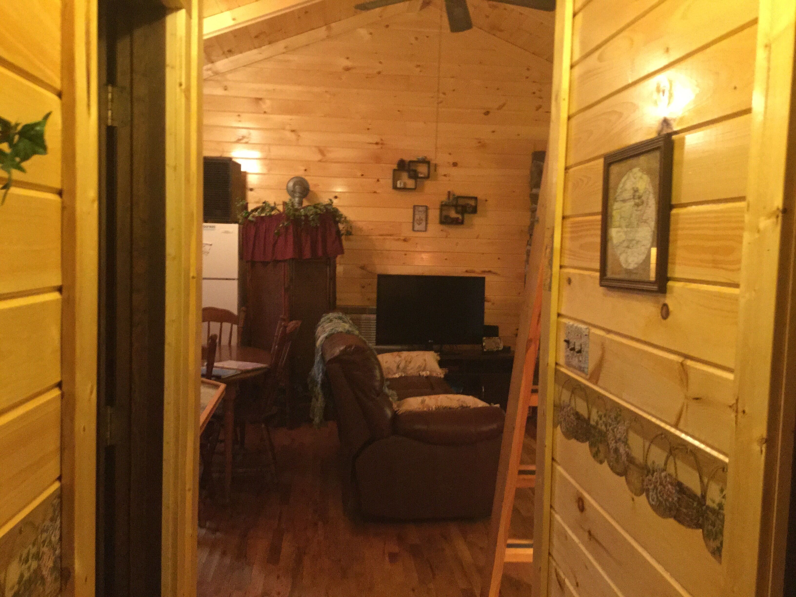 2BR +loft  Cottage in the mountains Va Creeper Trail, NEW HOT TUB, ATV rentals, 