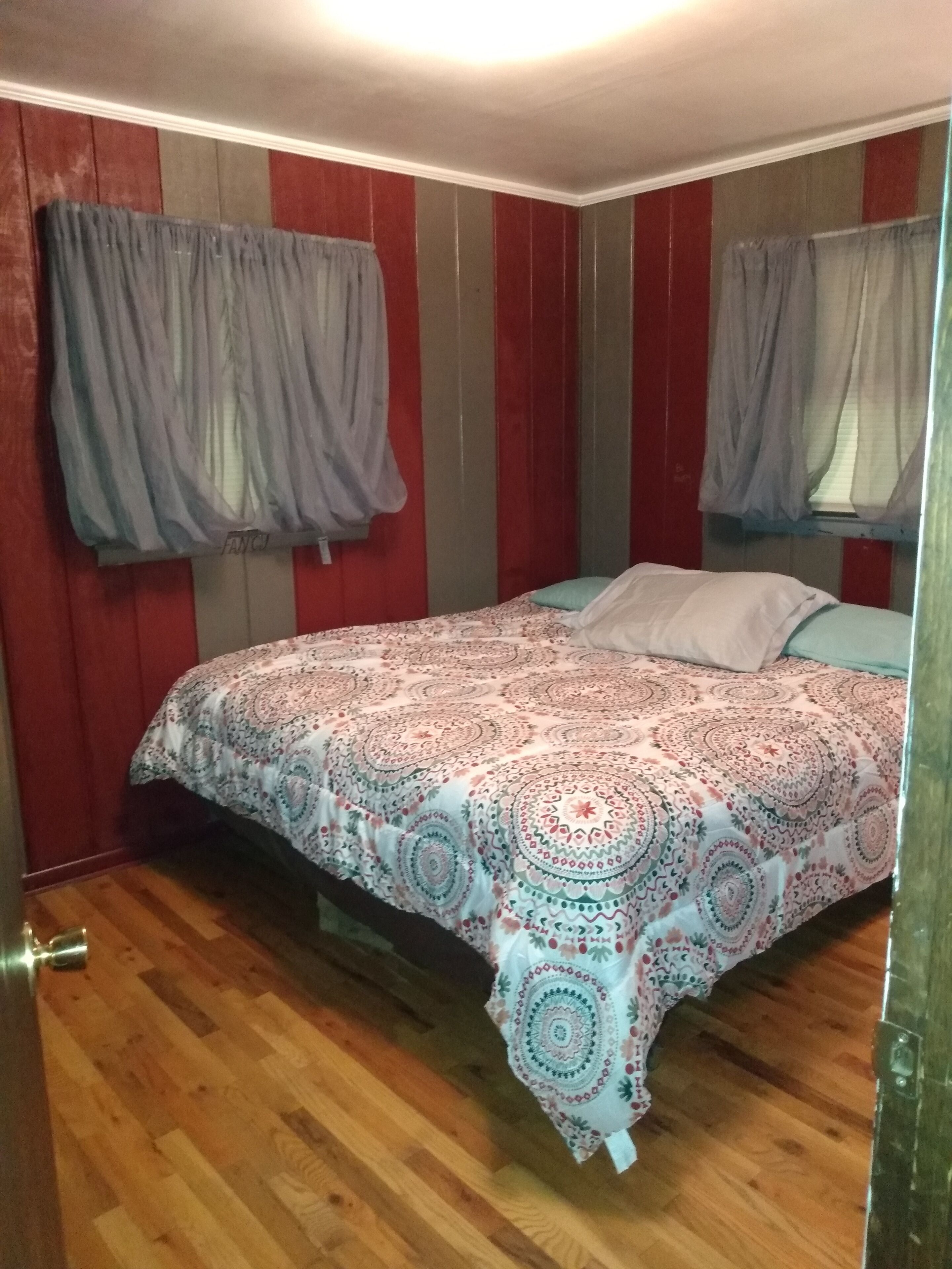 3 bedrooms, iron/ironing board, free WiFi, bed sheets