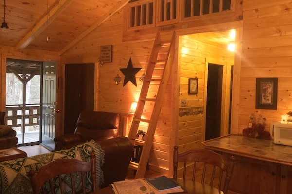 Welcome to
POSSUM VALLEY HIDEAWAY!