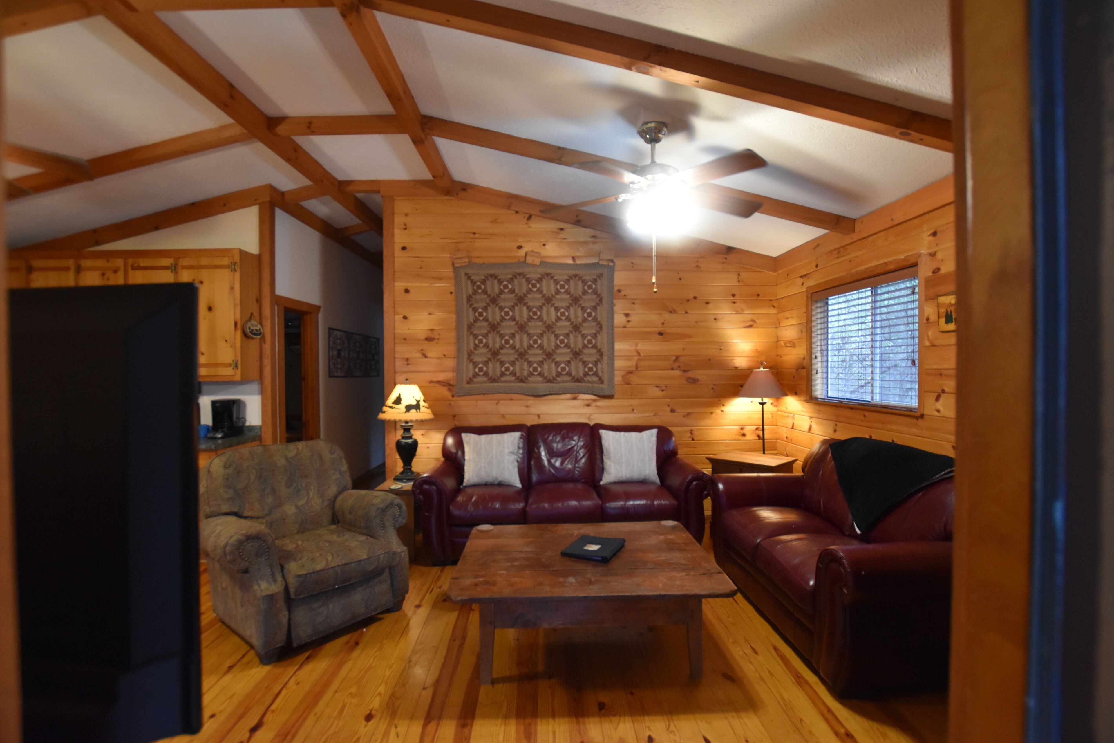 Country Breeze Cabin · - Family Vacation Time!!!