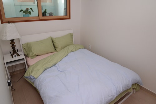 ソウルにあるAchasanとChildren's Grand Parkに近い半地下ユニット