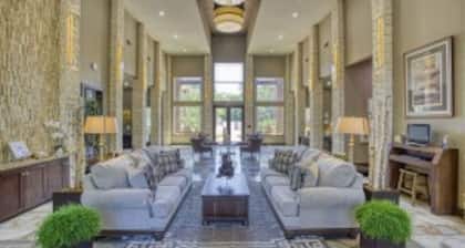 Beautiful Large 2 Bedroom / 2 Bath Condo in The Wo