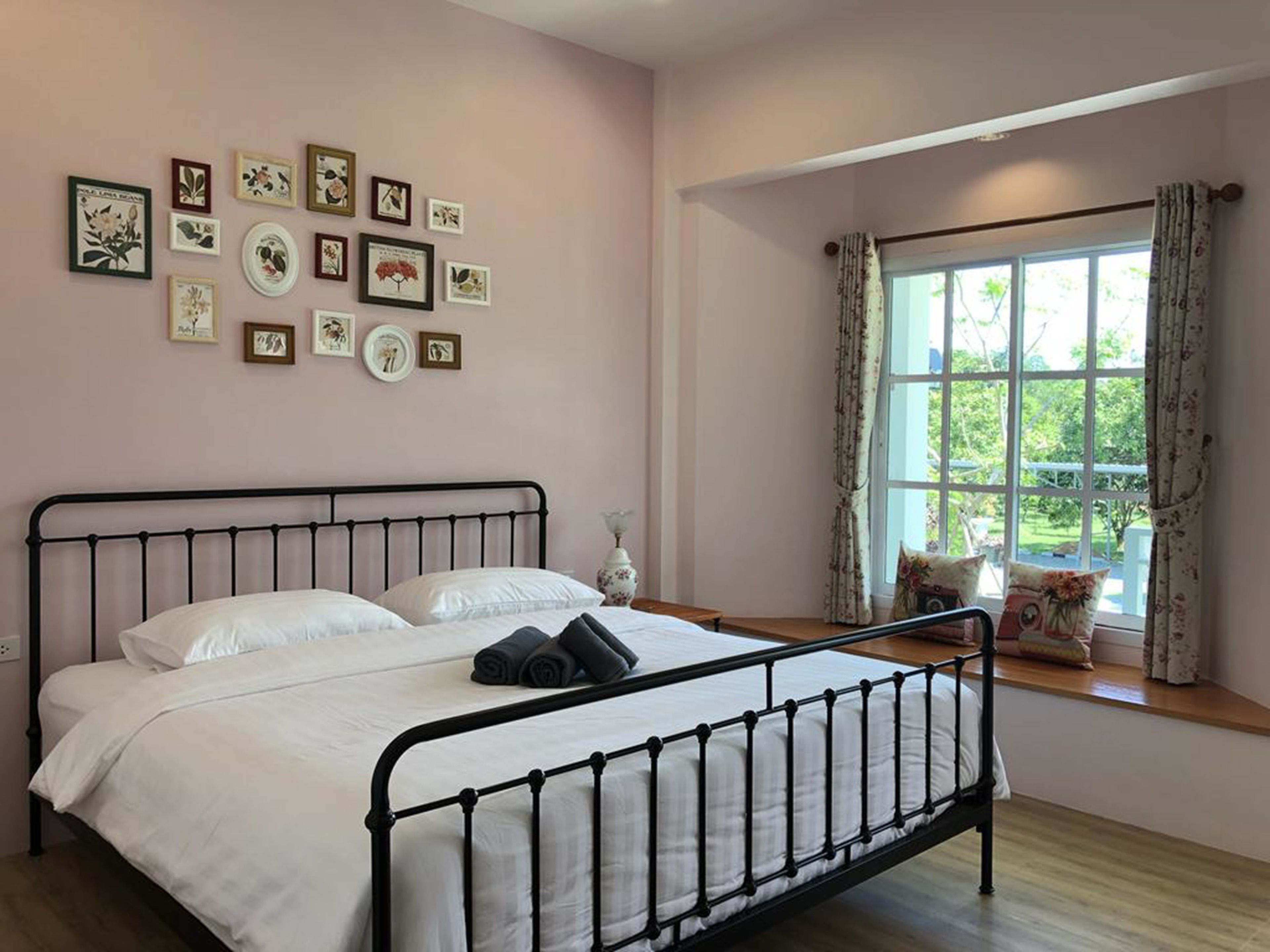 ห้องดับเบิล, เตียงคิงไซส์ 1 เตียง, ปลอดบุหรี่ | Wi-Fi ฟรี, ผ้าปูที่นอน