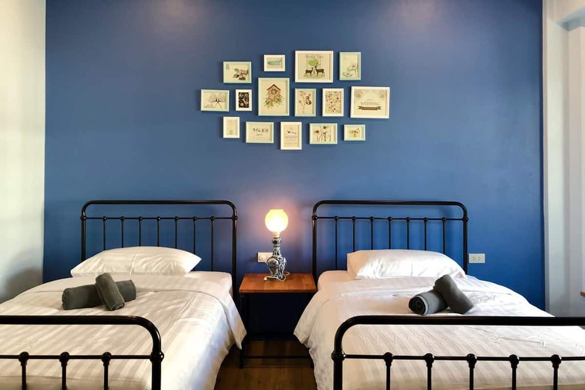 Twin Room, 2 Single Beds, Non Smoking | Free WiFi, bed sheets