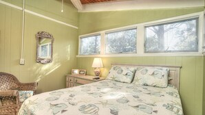 A bedroom with a bed, a nightstand, a lamp, a chair, and a window with blinds. - Come to the cottage! 3BR2BA - Bethany West. Pool, pickleball, tennis, gym. Pets! (Bethany Beach)