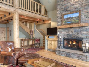 Smart-tv, eldstad, tv-spel och dvd-spelare