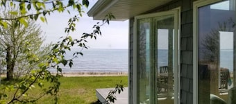 Lake Michigan Beachfront Home~Near Mackinac Ferry