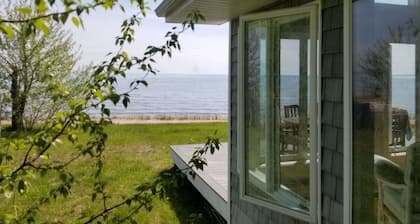 Beach Hutch on palkittu Michigan-järven rannahuone