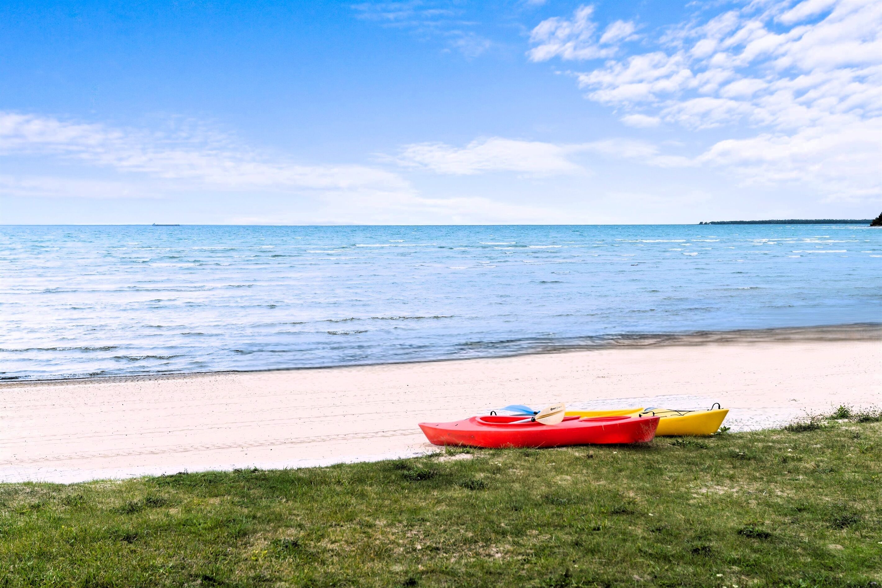 På stranden