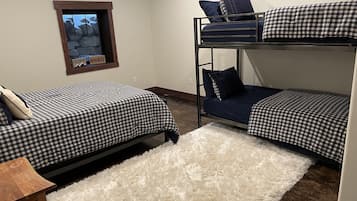 4 bedrooms, iron/ironing board, free WiFi, bed sheets