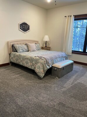 4 bedrooms, iron/ironing board, free WiFi, bed sheets - Georgetown Lake Gem Overlooking The Lake (Anaconda)