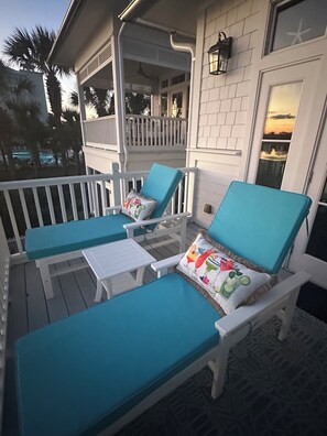 Terrace/patio - Your personal complimentary beach loungers on an uncrowded beach are ready! (Panama City Beach)