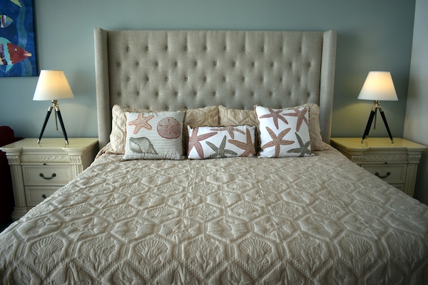 NEW Restoration Hardware King Bed with NEW Saatva Classic mattress,NEW Quilt Set
