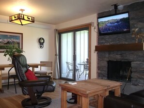 Smart-tv, eldstad, tv-spel och dvd-spelare