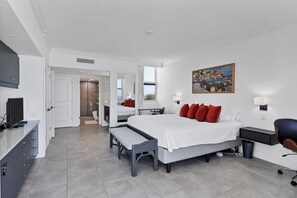 2 bedrooms, desk, iron/ironing board, free WiFi - Luxury 2 bedroom Beachfront Condo by FVC (Longboat Key)