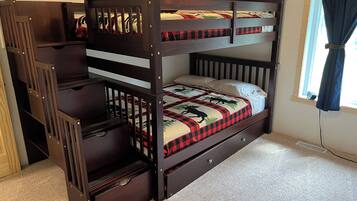 4 bedrooms, bed sheets