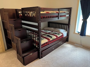 4 bedrooms, bed sheets
