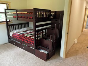 4 bedrooms, bed sheets