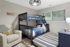 3 bedrooms, desk, iron/ironing board, free WiFi