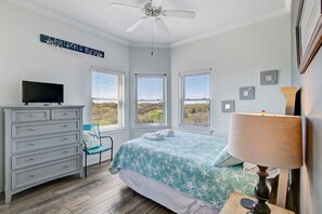 3 habitaciones, tabla de planchar con plancha, wifi y ropa de cama 