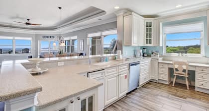 Ocean View | Penthouse- Wrap Around Balcony | 3 Minute Walk to the Beach