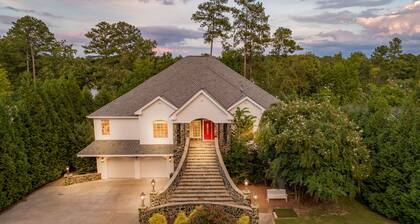 #1 rated Lake House in Eastern United States. Boat, Pool/spa, golf range, bocce