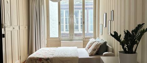 1 chambre, bureau, fer et planche à repasser, Wi-Fi gratuit